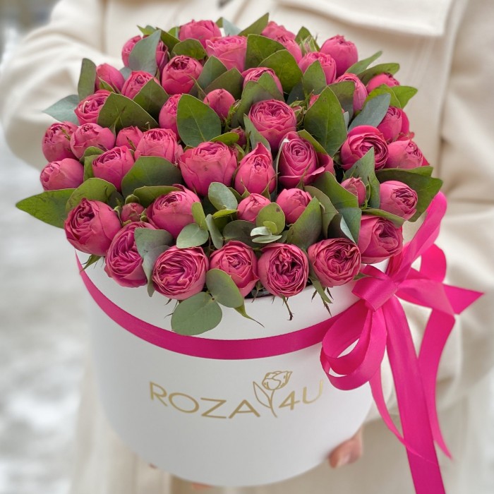 Яркие пионовидные розы в коробке Гранд Трендсеттер